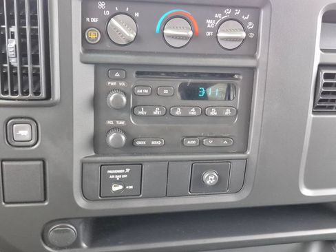 Used 2006 Chevrolet Express 3500 Passenger w/ LT Preferred Equipment Group RWD image 16