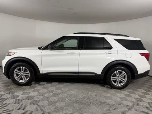 Used 2023 Ford Explorer XLT w/ Equipment Group 202A RWD image 10