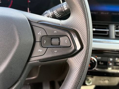 Used 2025 Chevrolet Trax LT FWD image 15