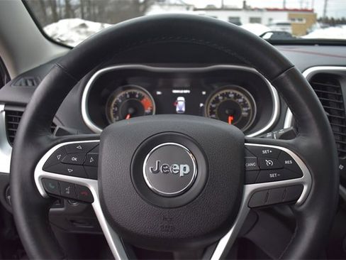 Used 2016 Jeep Cherokee Trailhawk w/ Comfort/Convenience Group image 34