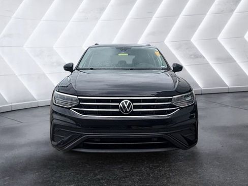 Used 2022 Volkswagen Tiguan SE image 2