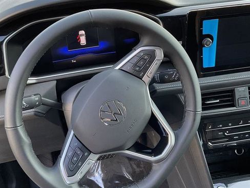 New 2025 Volkswagen Taos SE image 7