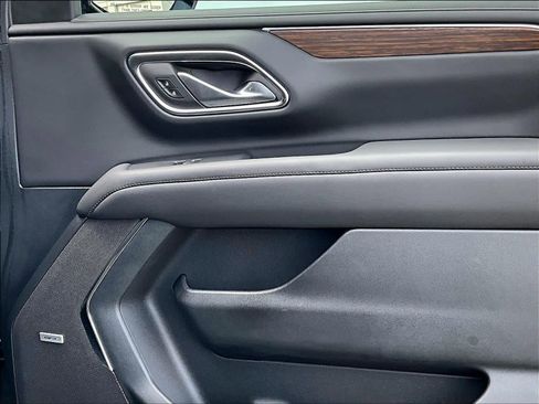 Used 2024 Chevrolet Suburban High Country image 12