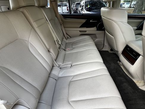 Used 2021 Lexus LX 570 4WD w/ 3rd Row & Luxury Pkg image 41