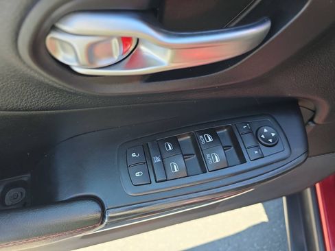 Used 2014 Jeep Cherokee Trailhawk w/ Comfort/Convenience Group AWD/4WD image 24