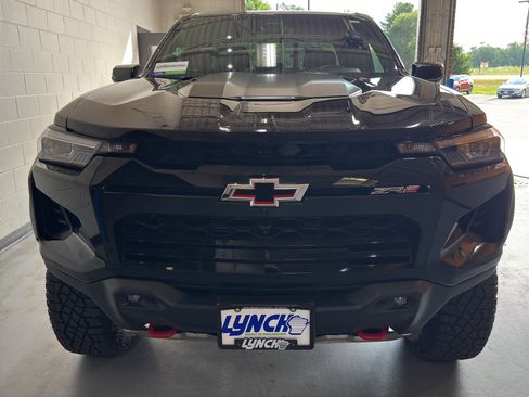 Used 2026 Chevrolet Colorado ZR2 w/ Technology Package AWD/4WD image 8