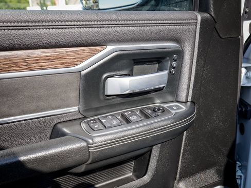Used 2020 RAM 3500 Laramie AWD/4WD image 16
