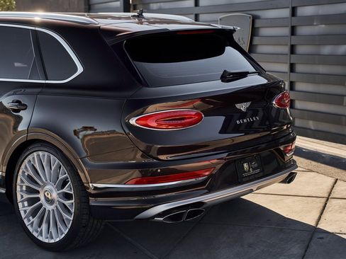 Used 2023 Bentley Bentayga Extended Wheelbase image 9