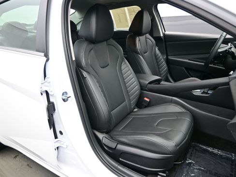 Certified 2025 Hyundai Elantra Limited image 14