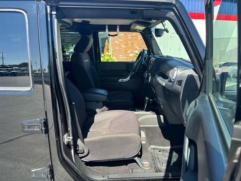 Used 2013 Jeep Wrangler Unlimited Sahara w/ Connectivity Group AWD/4WD image 14