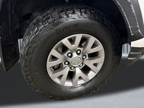 Used 2016 Toyota Tacoma SR5 image 18