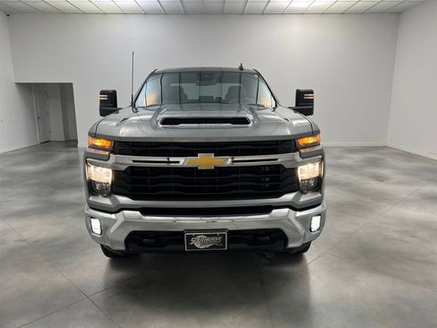Used 2024 Chevrolet Silverado 2500 LT image 2