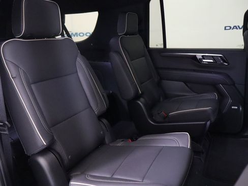 New 2025 Chevrolet Suburban Premier image 21