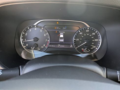 Used 2022 Nissan Frontier SV w/ Graphics Package image 15