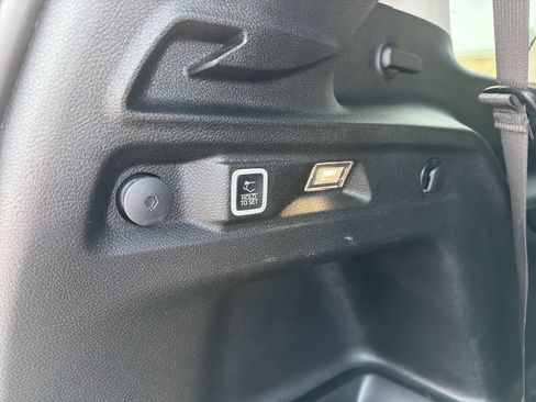 Used 2022 Jeep Grand Cherokee L Laredo w/ Luxury Tech Group I image 28