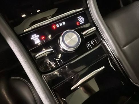 Used 2022 Jeep Grand Cherokee Overland w/ Luxury Tech Group IV AWD/4WD image 23
