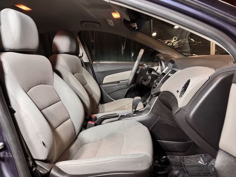 Used 2014 Chevrolet Cruze LT w/ Technology Package FWD image 20