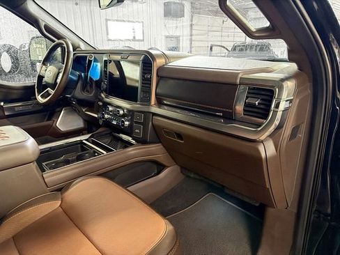 Used 2025 Ford F450 King Ranch w/ FX4 Off-Road Package image 12