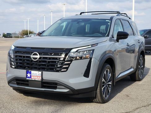 New 2026 Nissan Pathfinder Platinum image 2