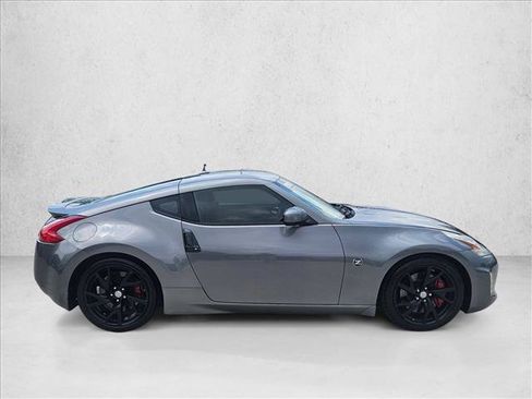 Used 2016 Nissan 370Z Coupe RWD image 4