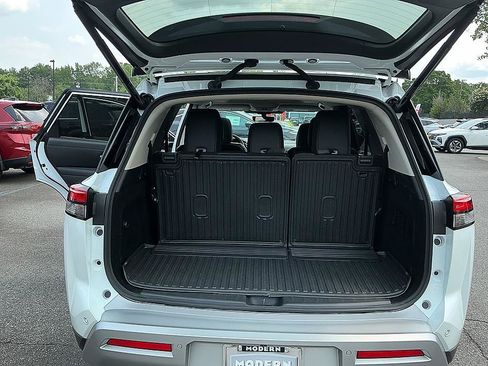 Certified 2025 Nissan Pathfinder SL w/ SL Premium Package FWD image 30
