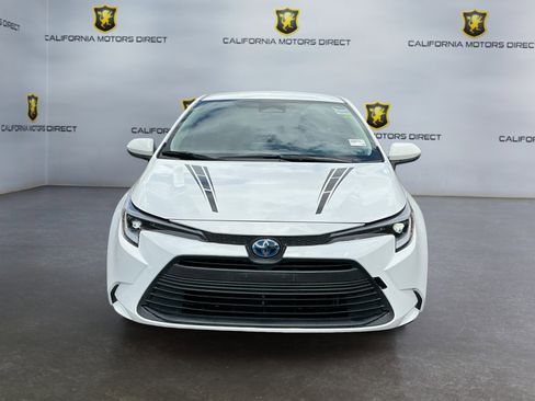 Used 2025 Toyota Corolla LE FWD image 2