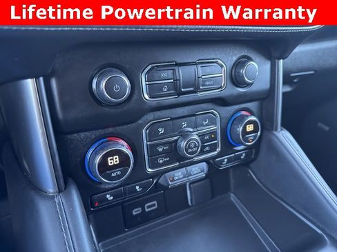 Used 2024 Chevrolet Suburban LT image 5