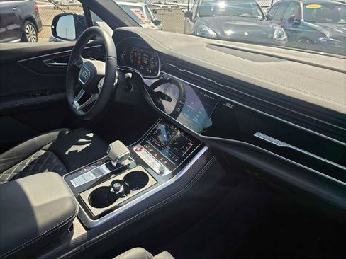 Used 2025 Audi SQ7 Premium Plus AWD/4WD image 11