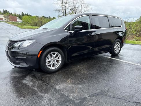 Used 2023 Chrysler Voyager LX FWD image 30