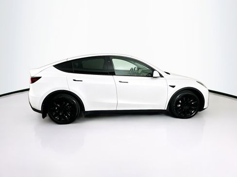 Used 2024 Tesla Model Y Long Range image 10