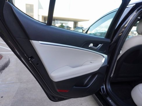 Used 2023 Genesis G70 2.0T image 20