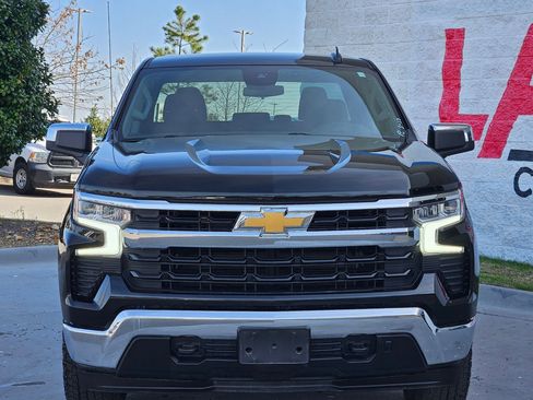 Used 2024 Chevrolet Silverado 1500 LT w/ Z71 Off-Road Package image 2