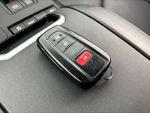 Used 2020 Toyota Highlander XLE image 36