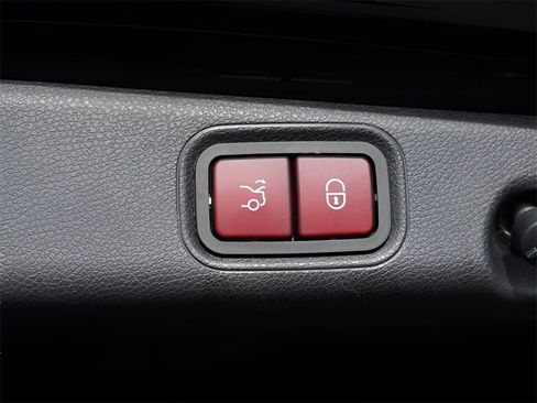 Used 2018 Mercedes-Benz E 300 4MATIC image 18