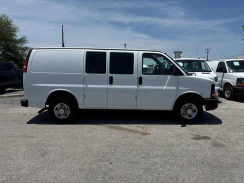 Used 2013 Chevrolet Express 2500 RWD image 3