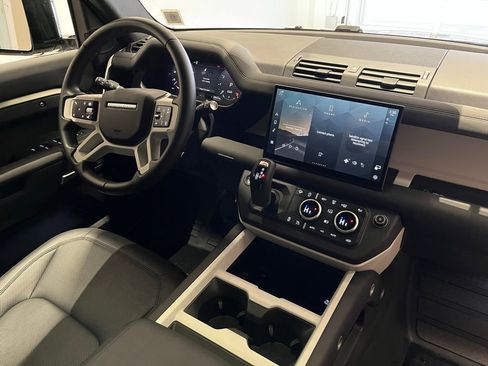 Used 2025 Land Rover Defender 110 S image 27