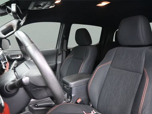 Used 2019 Toyota Tacoma TRD Off-Road image 34