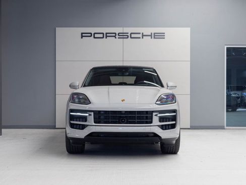 Certified 2026 Porsche Cayenne Coupe image 10
