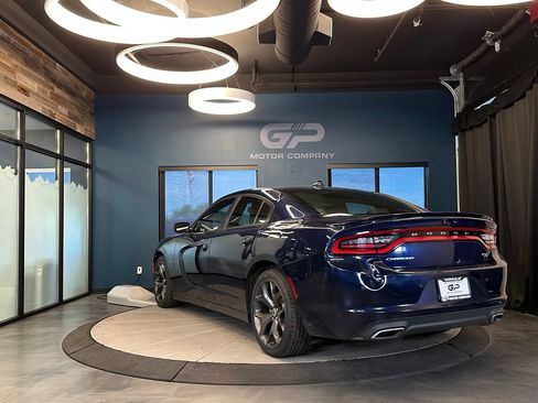 Used 2017 Dodge Charger R/T w/ Plus Group RWD image 5