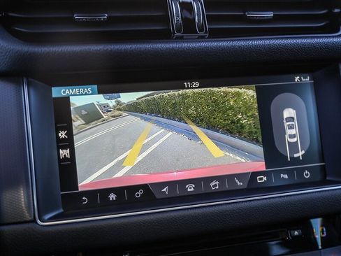 Used 2017 Jaguar XF R-Sport image 31