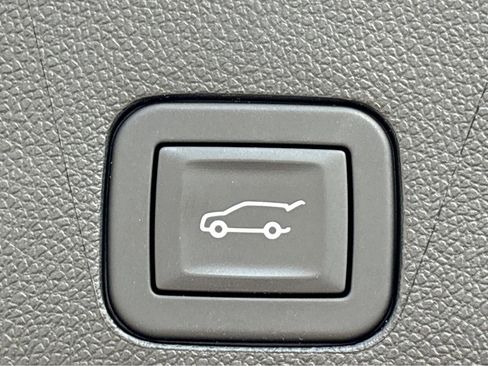 Used 2024 Cadillac Escalade ESV Premium Luxury Platinum image 21