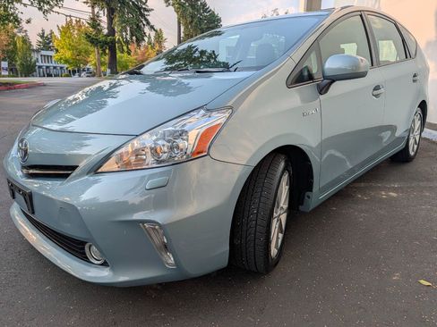 Used 2014 Toyota Prius V Five FWD image 3