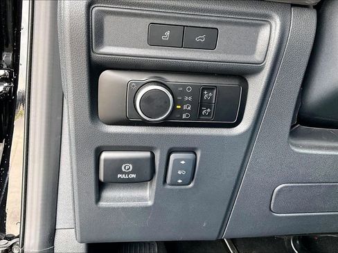 Used 2024 Ford Expedition XLT AWD/4WD image 32