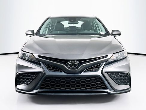 Used 2023 Toyota Camry SE image 2