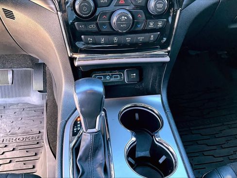 Used 2022 Jeep Grand Cherokee Laredo X RWD image 30