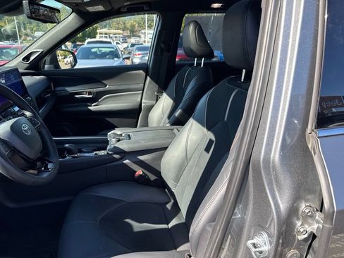 Used 2025 Toyota Grand Highlander AWD Hybrid image 4