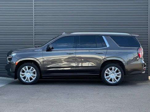 Used 2021 Chevrolet Tahoe High Country w/ Premium Package AWD/4WD image 2