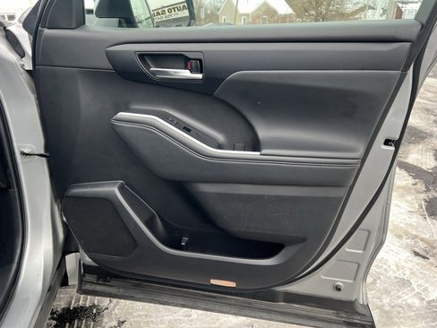 Used 2022 Toyota Highlander XLE image 28
