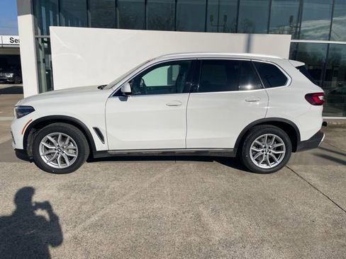 Used 2023 BMW X5 xDrive40i w/ Premium Package image 2