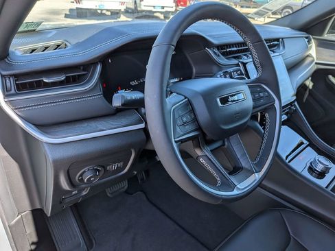 New 2025 Jeep Grand Cherokee L Limited RWD image 34